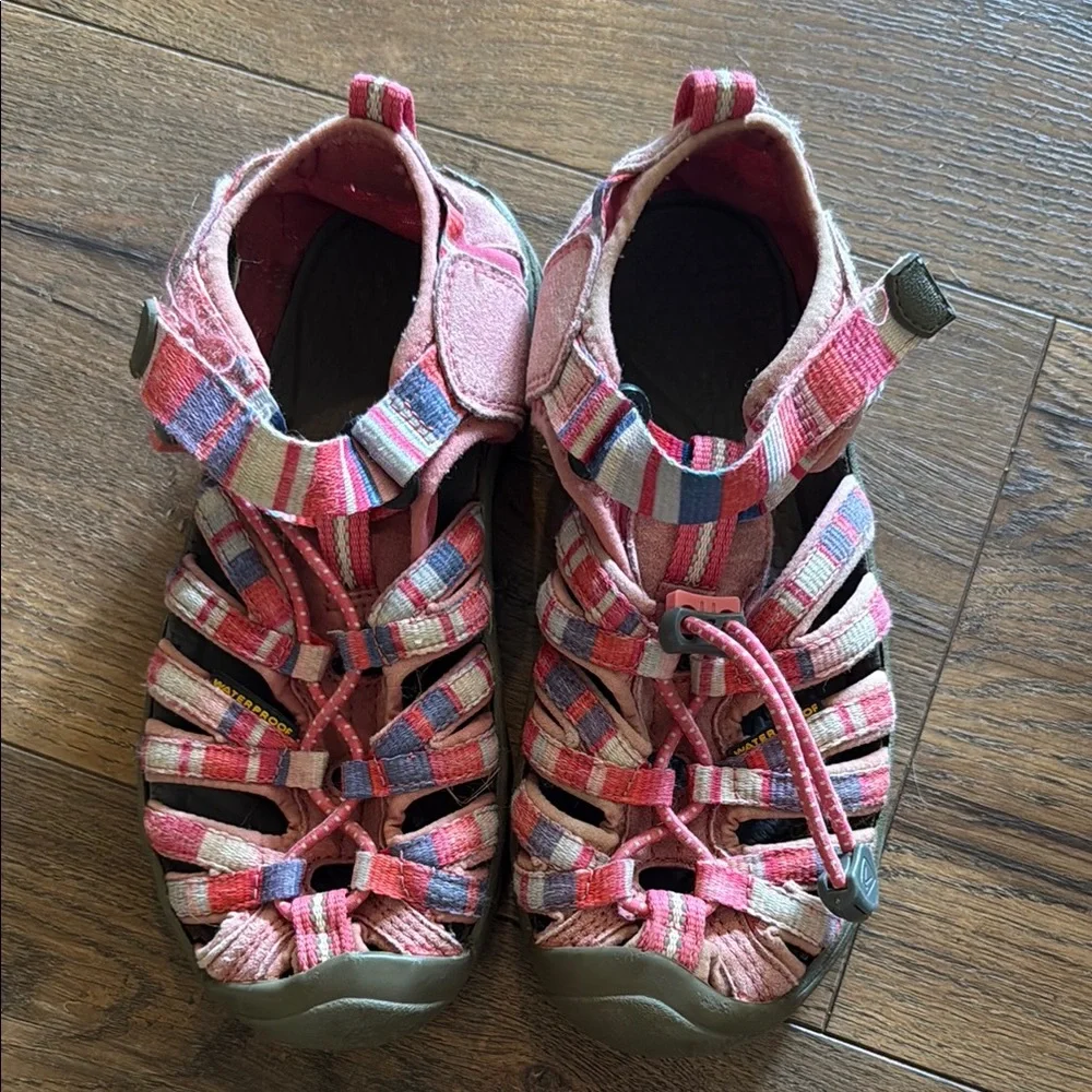 Keen comfortable pink